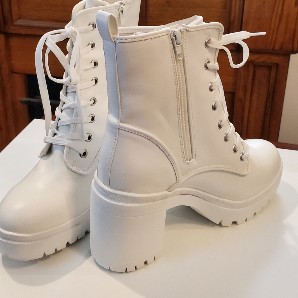 New!🗯Rouge Helium Royal White Moto Boots